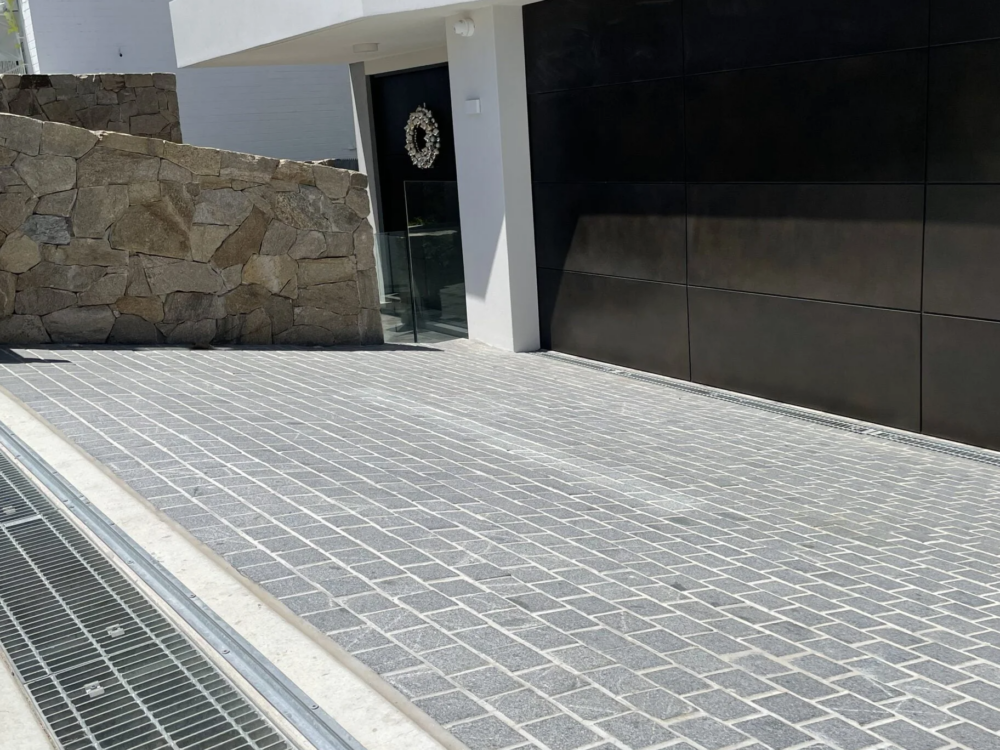 Regent Grey Exfoliated Cobblestones - Image 2